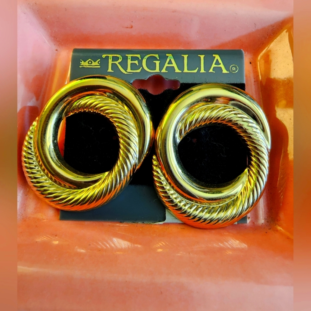 NWT Regalia Round Gold Vintage Earrings